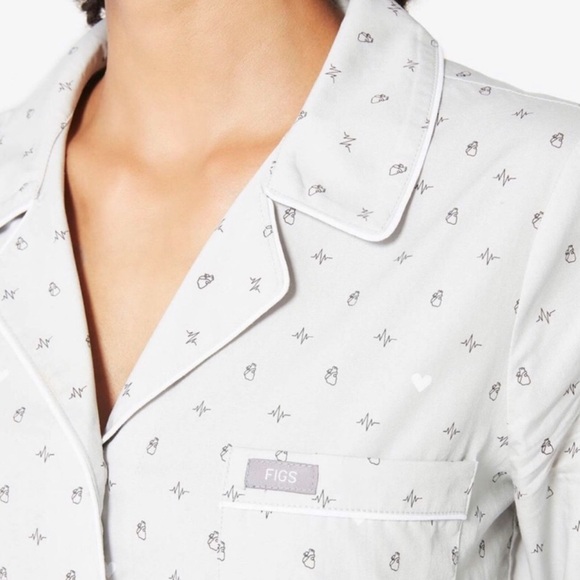 Figs Pajamas Set Grey Heartbeats Long Sleeve and Shorts size Large - Picture 4 of 15